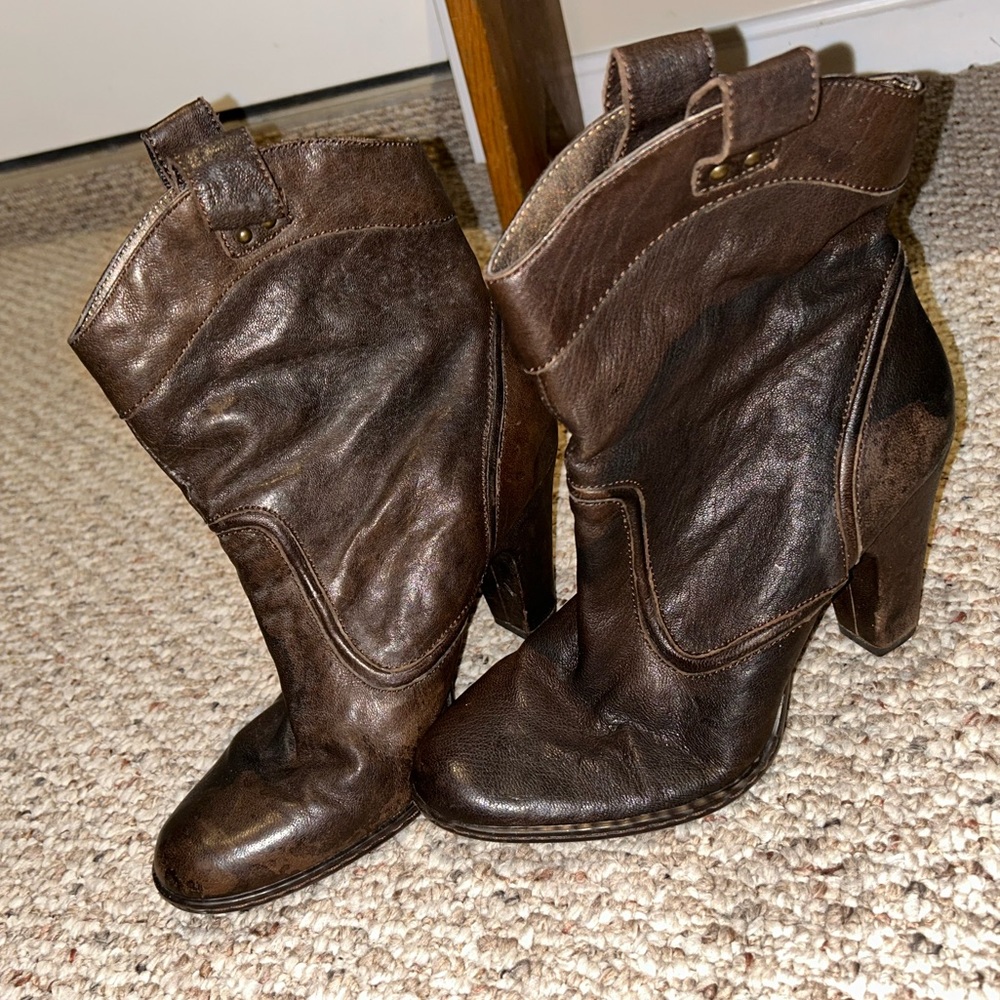 Size 8 1/2 ‘Born’ Leather Shoes